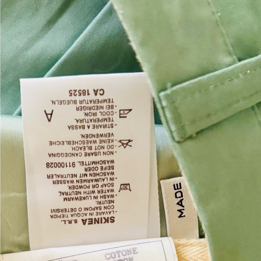 NWOT Giorgio Armani Golf Size EU 46 / Women’s XS Safe Green Trouser Front Shorts - Picture 6 of 12